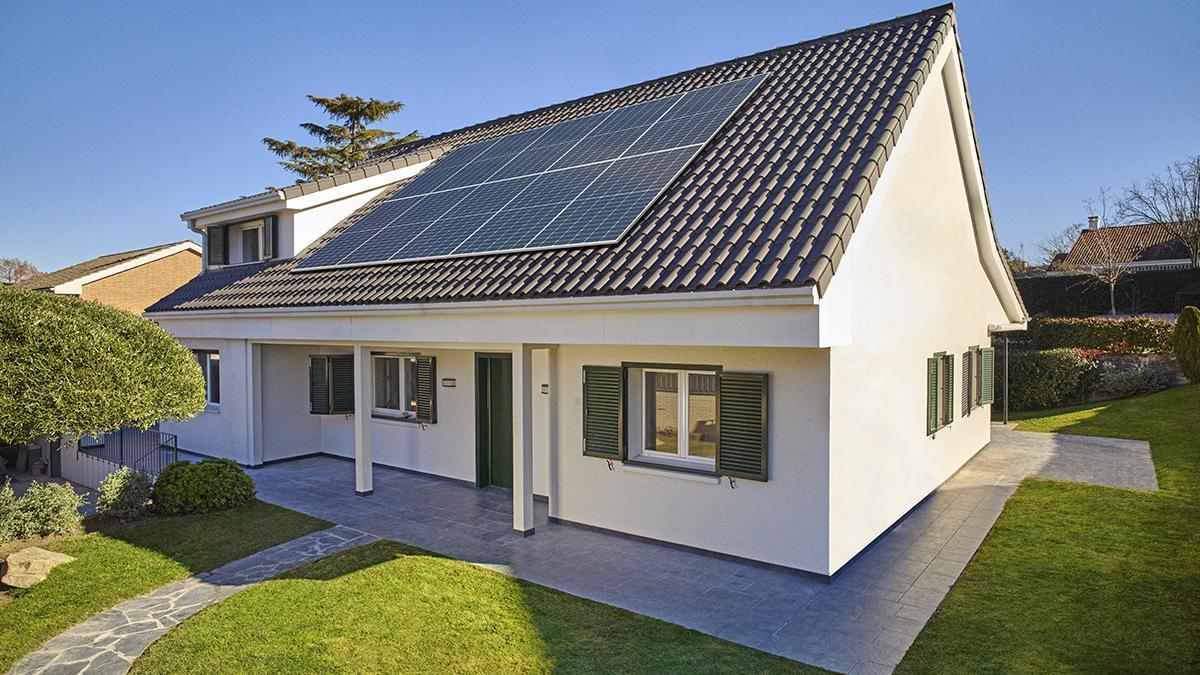 Instalación de paneles solares fotovoltaicos en vivienda
